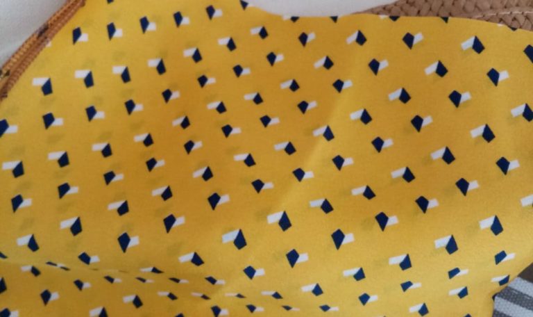 Foulard Jaune Les Soins Du Monde By Severine